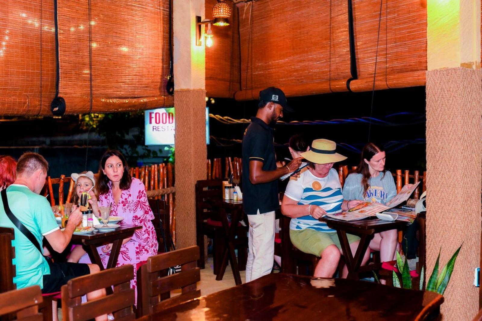Отель Coconut Style Restaurant & Milinda Guest Унаватуна Экстерьер фото